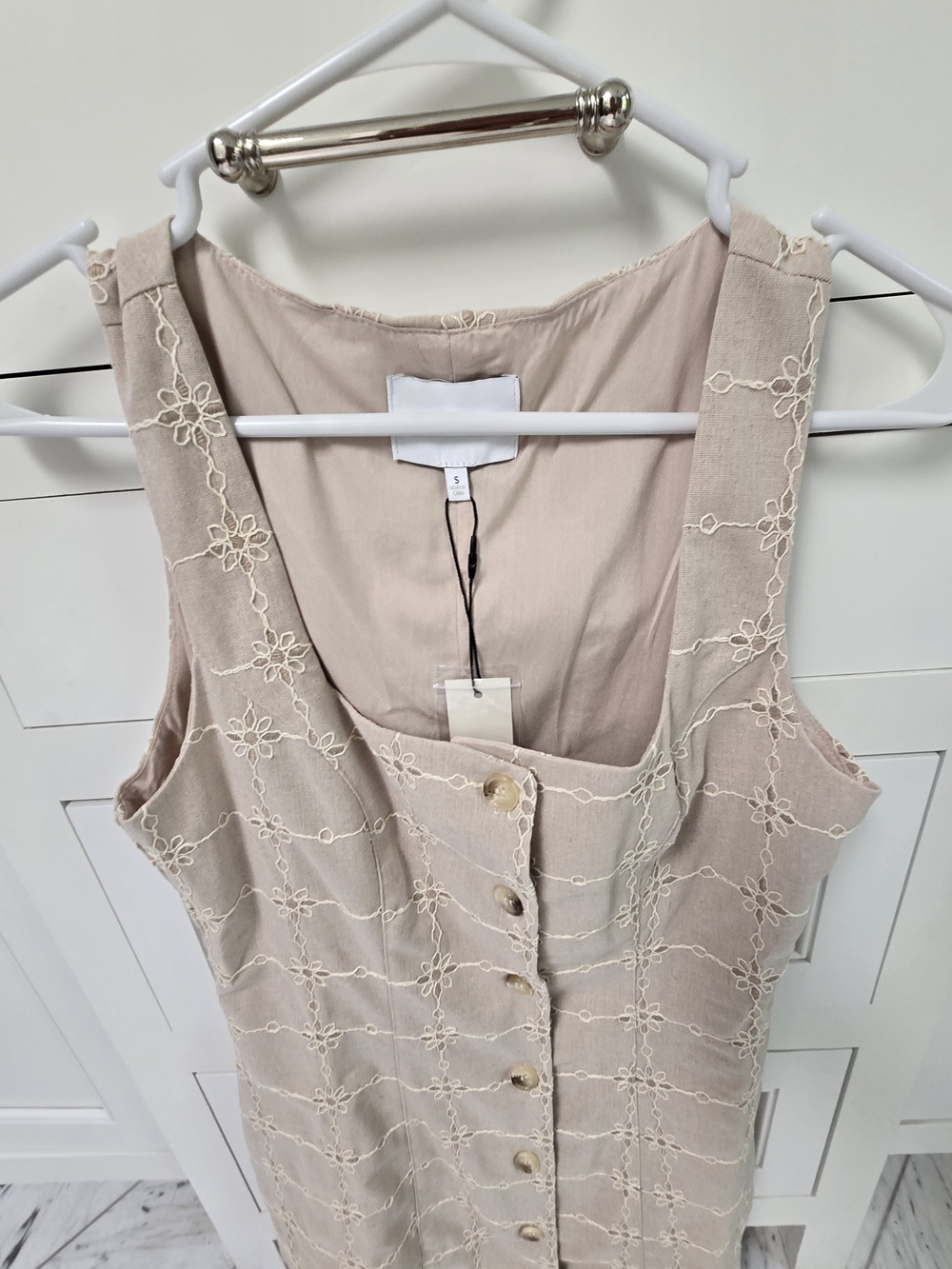 Sleeveless Cream Button-Front Dress - Picture 7 of 7